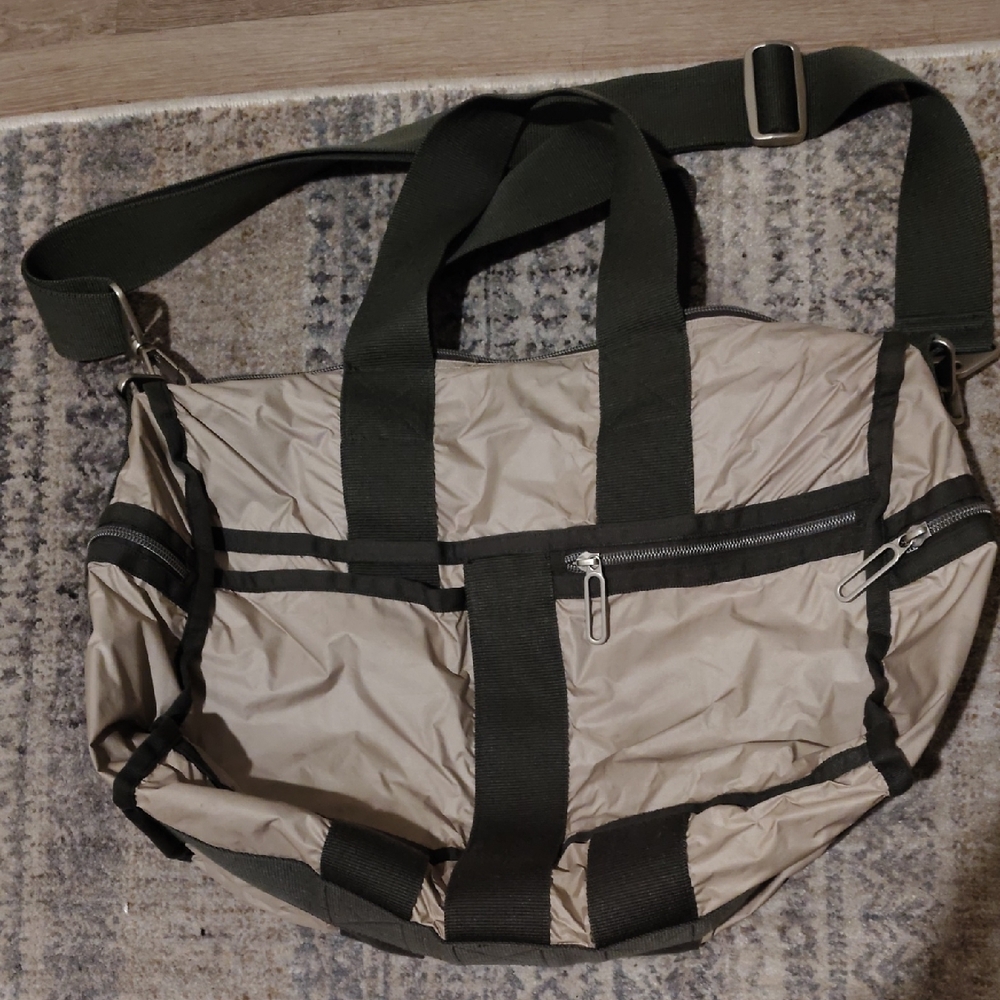 LeSportsac Duffel Bag - Picture 4 of 9